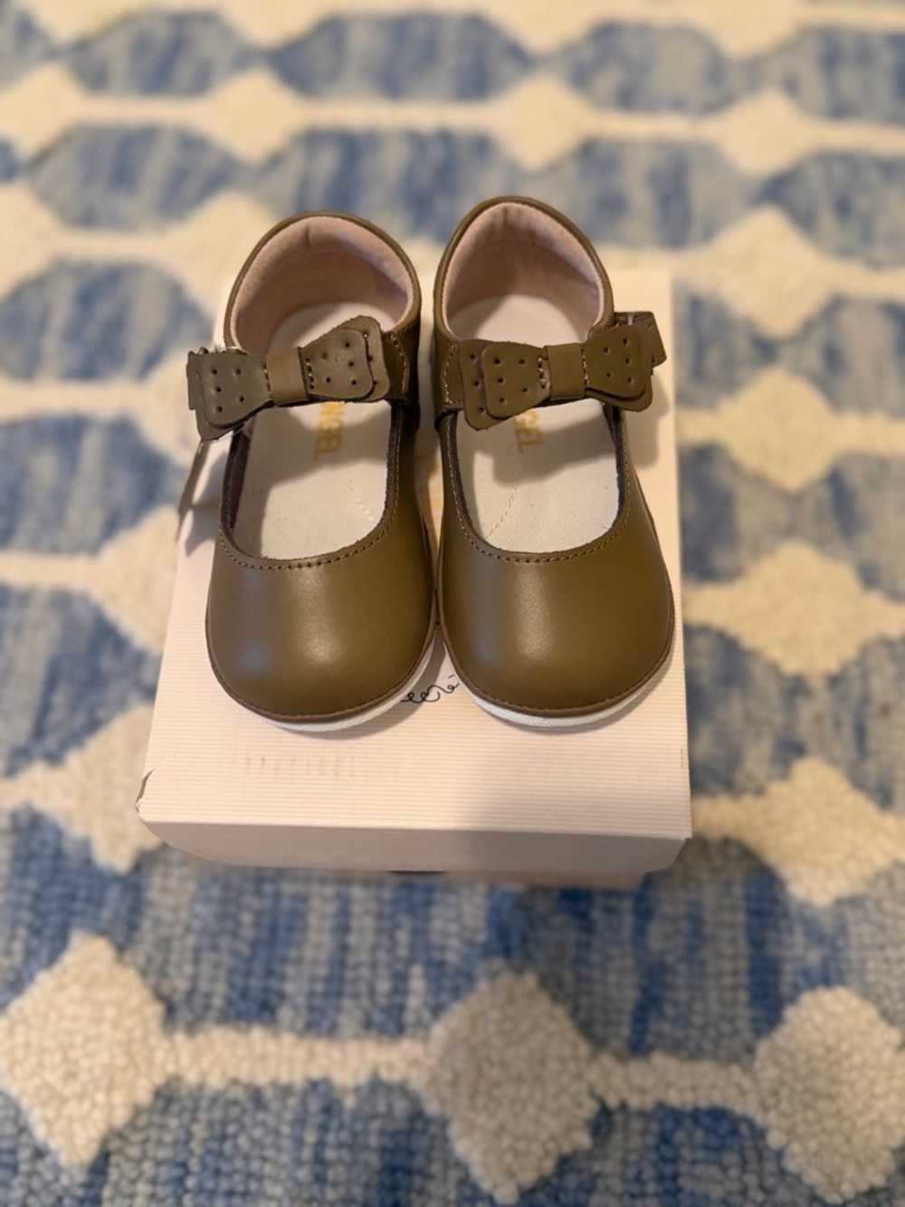 L'Amour Mocha Bow Mary Jane Shoes NIB